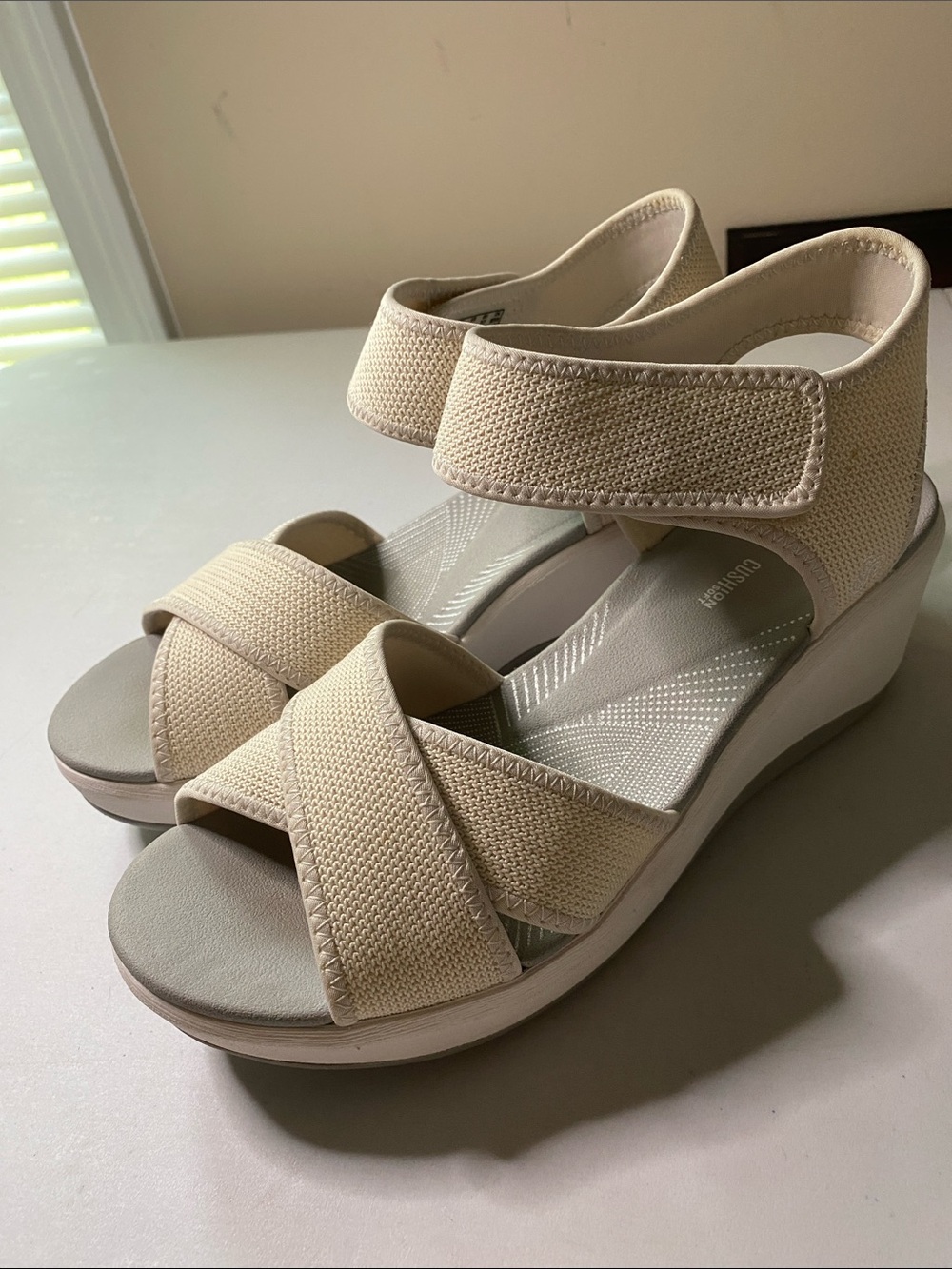 Clarks Cream Beige Wedge Sandals with Hook-and-Loop Straps 6.5W